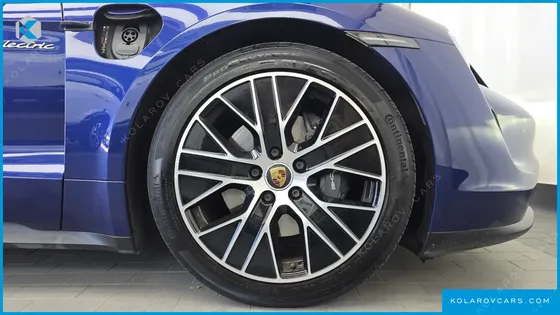 PORSCHE TAYCAN BASE