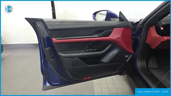 PORSCHE TAYCAN BASE