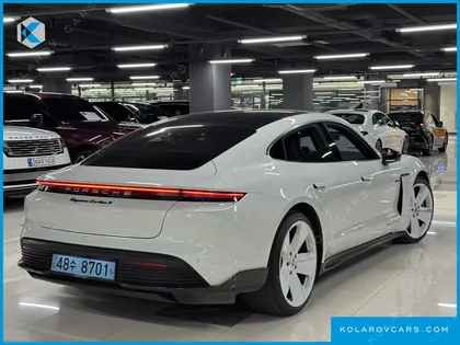 PORSCHE TAYCAN TURBO S