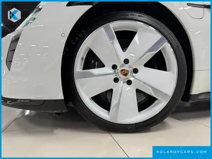 PORSCHE TAYCAN TURBO S