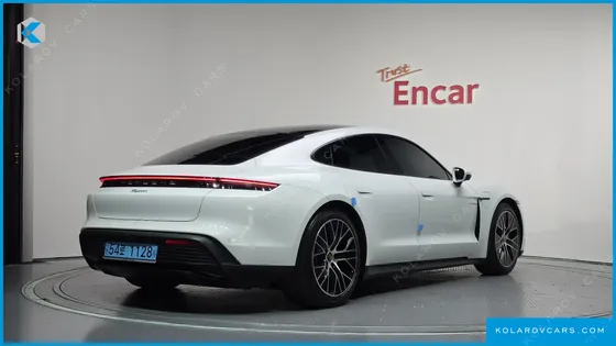 PORSCHE TAYCAN BASE