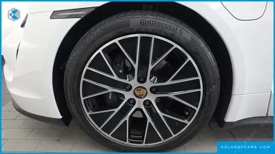 PORSCHE TAYCAN BASE