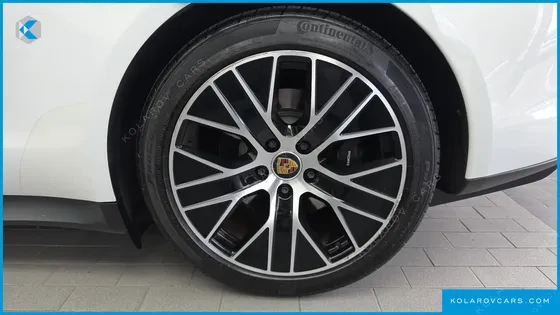 PORSCHE TAYCAN BASE