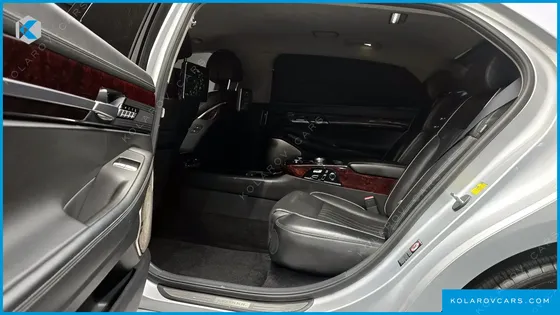 GENESIS EQ900 5.0 GDI AWD LIMOUSINE