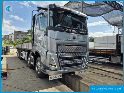 VOLVO CARGO TRUCK 10X4