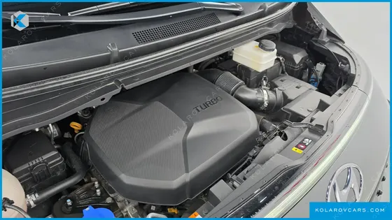 HYUNDAI STARIA 4WD LOUNGE 7-SEATER