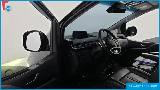 HYUNDAI STARIA 4WD LOUNGE 7-SEATER