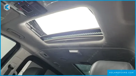 HYUNDAI STARIA 4WD LOUNGE 7-SEATER