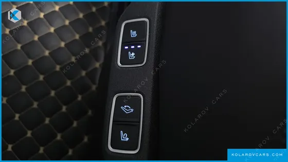 HYUNDAI STARIA 4WD LOUNGE 7-SEATER