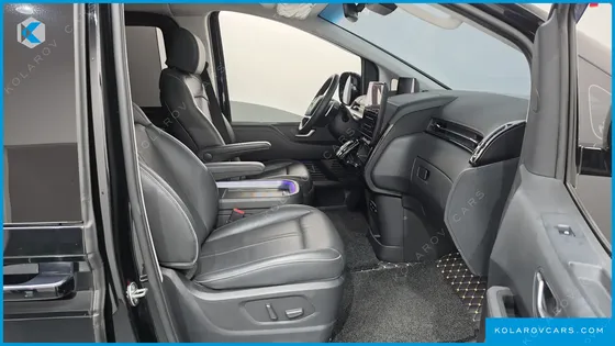 HYUNDAI STARIA 4WD LOUNGE 7-SEATER