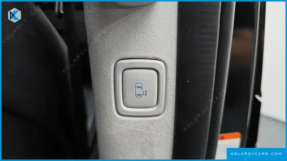 HYUNDAI STARIA 4WD LOUNGE 7-SEATER