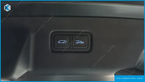 HYUNDAI STARIA 4WD LOUNGE 7-SEATER