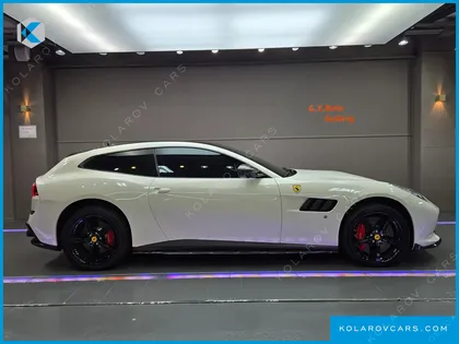 FERRARI GTC4 LUSSO 6.3 V12