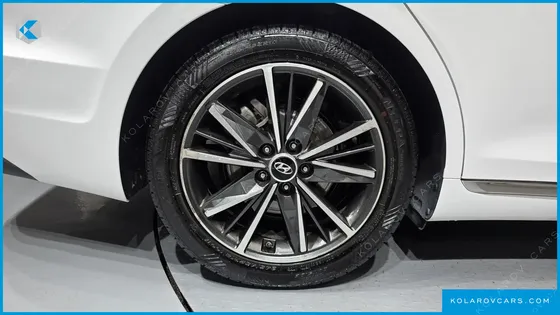 HYUNDAI GRANDEUR 3.0 LPI RENT CAR