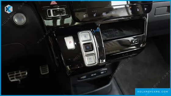 HYUNDAI STARIA 2WD LIMOUSINE (SPECIAL VEHICLE)