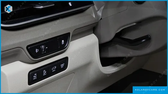 KIA CARNIVAL GASOLINE 7-SEATER NOBLESSE