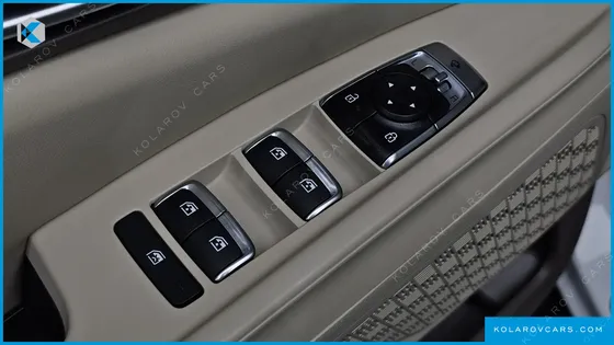 KIA CARNIVAL GASOLINE 7-SEATER NOBLESSE