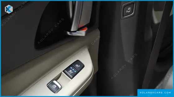 KIA CARNIVAL GASOLINE 7-SEATER NOBLESSE