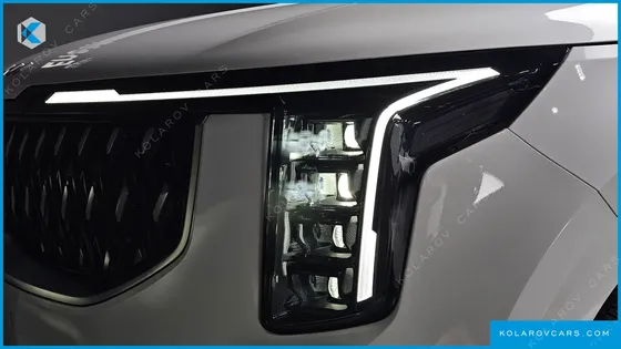 KIA CARNIVAL GASOLINE 7-SEATER NOBLESSE