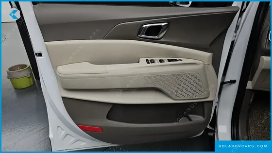 KIA CARNIVAL GASOLINE 7-SEATER NOBLESSE