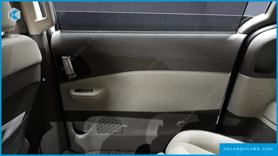 KIA CARNIVAL GASOLINE 7-SEATER NOBLESSE