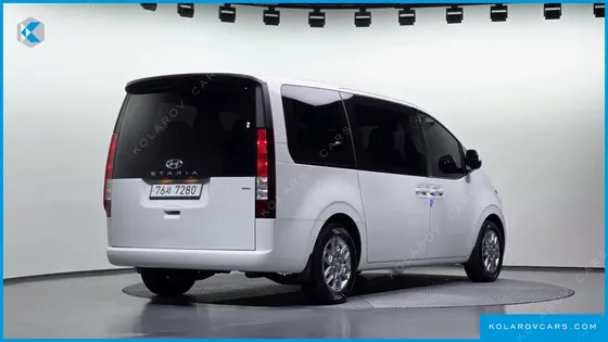 HYUNDAI STARIA 4WD TOURER 11-SEATER