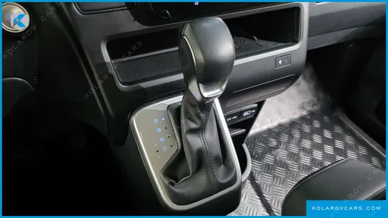 HYUNDAI STARIA 4WD TOURER 11-SEATER