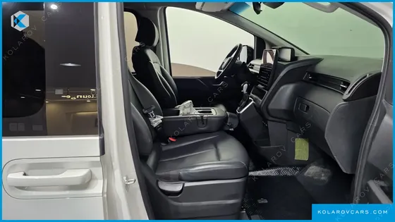 HYUNDAI STARIA 4WD TOURER 11-SEATER