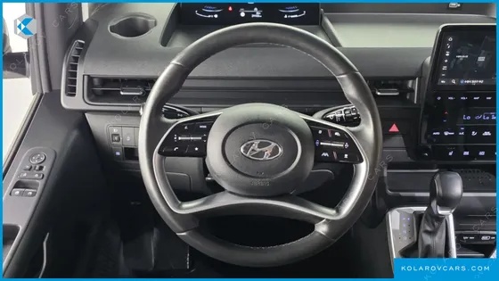 HYUNDAI STARIA 4WD TOURER 11-SEATER