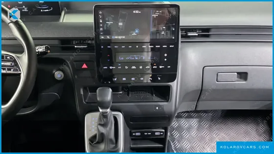 HYUNDAI STARIA 4WD TOURER 11-SEATER