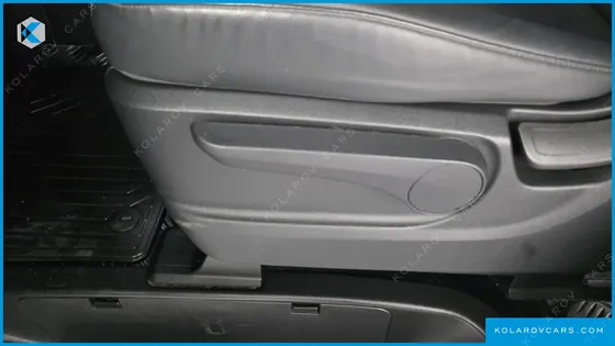 HYUNDAI STARIA 4WD TOURER 11-SEATER