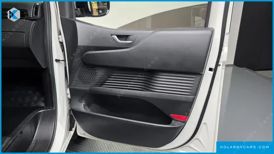 HYUNDAI STARIA 4WD TOURER 11-SEATER
