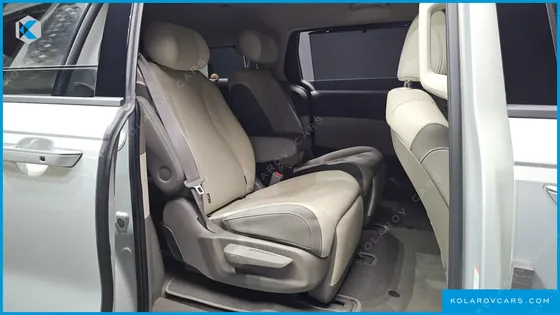 KIA CARNIVAL GASOLINE 7-SEATER NOBLESSE