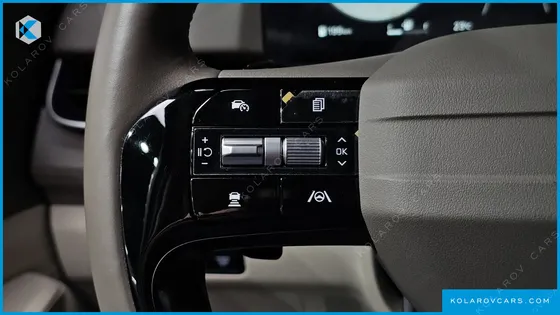 KIA CARNIVAL GASOLINE 7-SEATER NOBLESSE