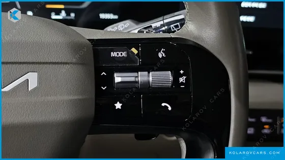 KIA CARNIVAL GASOLINE 7-SEATER NOBLESSE