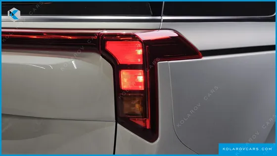 KIA CARNIVAL GASOLINE 7-SEATER NOBLESSE