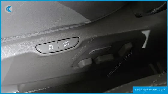 KIA CARNIVAL GASOLINE 7-SEATER NOBLESSE