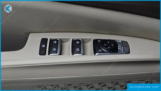 KIA CARNIVAL GASOLINE 7-SEATER NOBLESSE