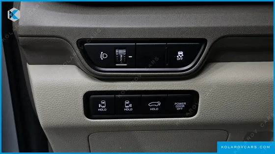KIA CARNIVAL GASOLINE 7-SEATER NOBLESSE