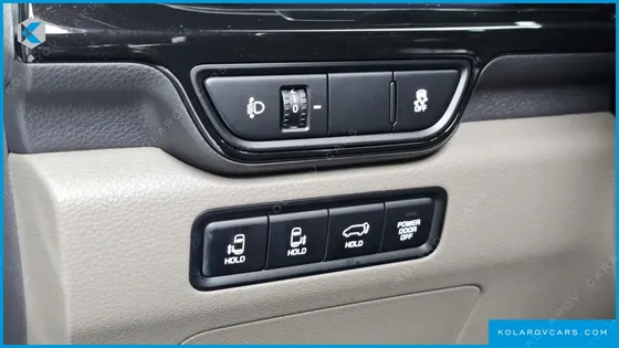 KIA CARNIVAL GASOLINE 9 SEATER X LINE