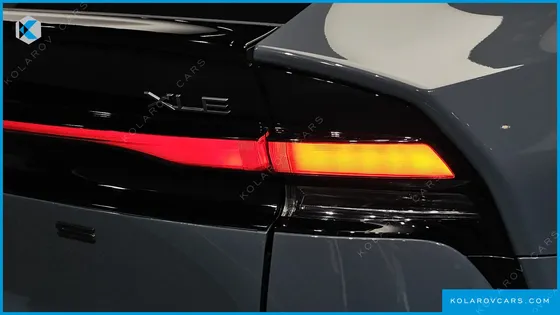 TOYOTA PRIUS 2.0 XLE