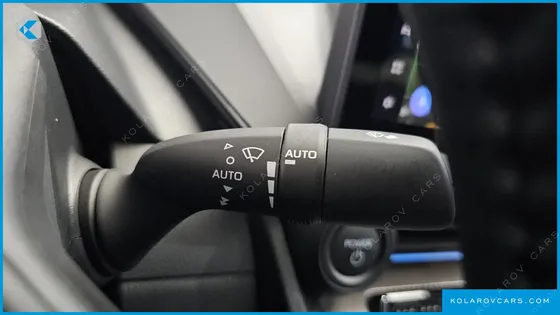 TOYOTA PRIUS 2.0 XLE