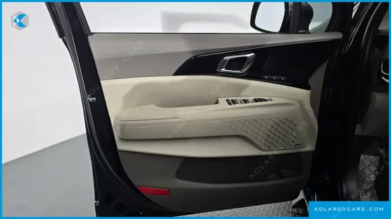 KIA CARNIVAL GASOLINE 9 SEATER X LINE