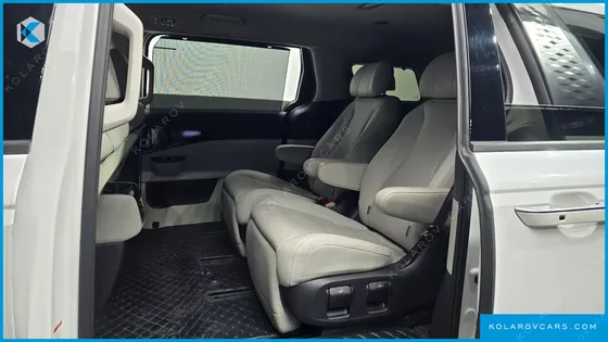KIA CARNIVAL GASOLINE 7-SEATER SIGNATURE