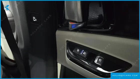 KIA CARNIVAL GASOLINE 7-SEATER SIGNATURE