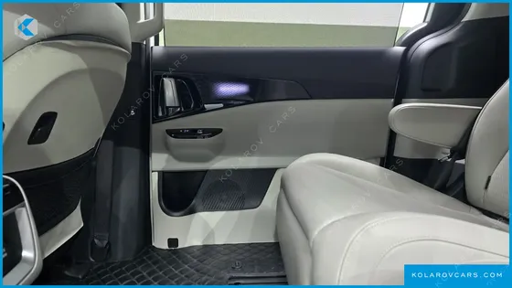 KIA CARNIVAL GASOLINE 7-SEATER SIGNATURE