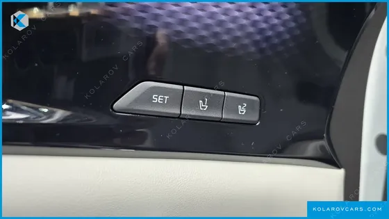 KIA CARNIVAL GASOLINE 7-SEATER SIGNATURE