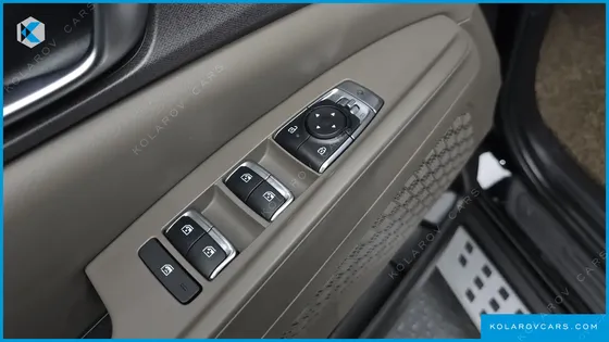 KIA CARNIVAL GASOLINE 9-SEATER NOBLESSE