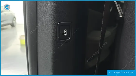 KIA CARNIVAL GASOLINE 9-SEATER NOBLESSE