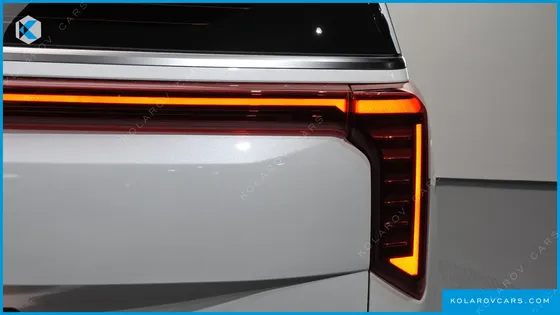 KIA CARNIVAL HEV 7-SEATER HI LIMOUSINE